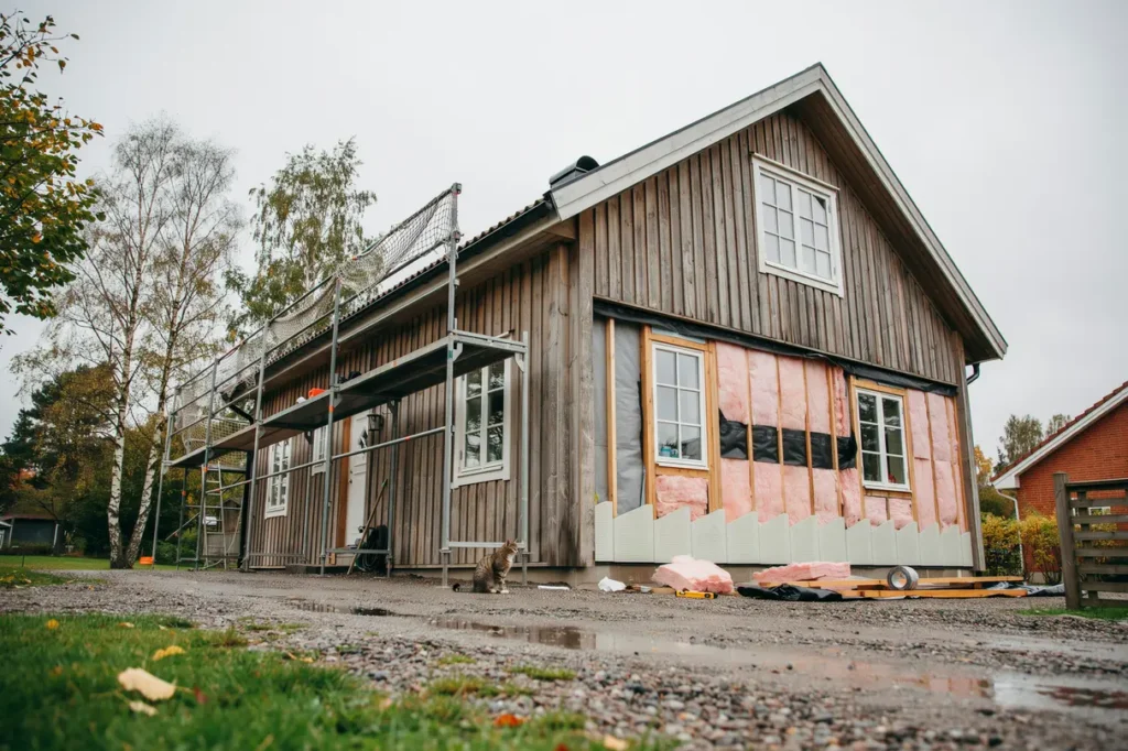 till ggsisolera fasad och ytterv gg smart s tt att s nka uppv rmningskostnaden och h ja husets komfort